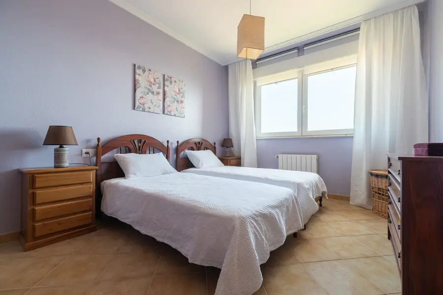 Schlafzimmer mit zwei Betten